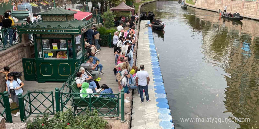 Eskişehir’de gondol sırası yoğunluğu oluştu