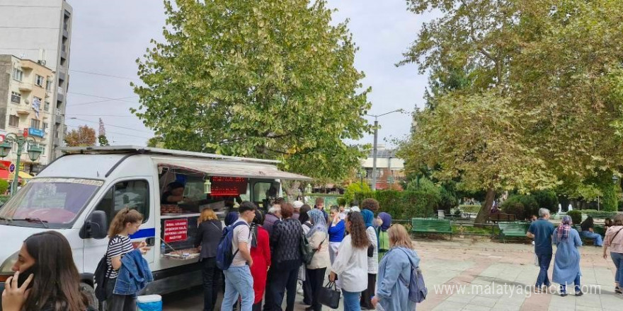 Eskişehir’de İkbal Uzuner ve Ayşenur Halil hayrına lokma dağıtıldı