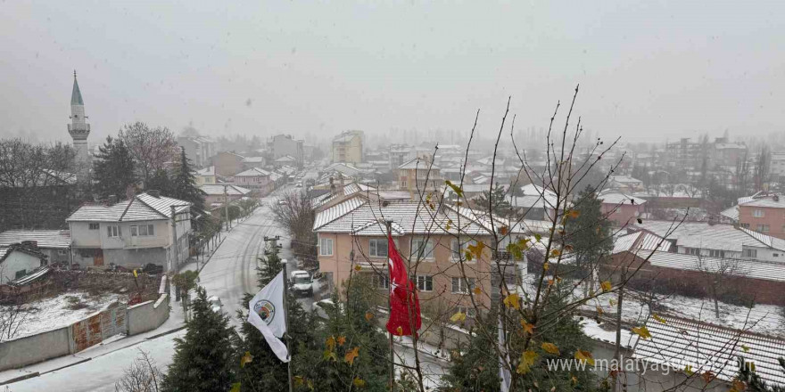 Eskişehir’de kış mevsiminin ilk kar yağışı başladı