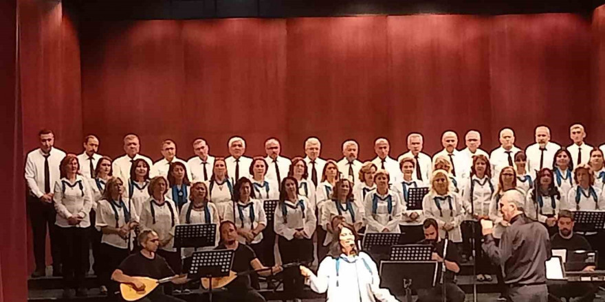 Eskişehir’de Türk halk müziği korosu konseri ve halk oyunları gösterisi