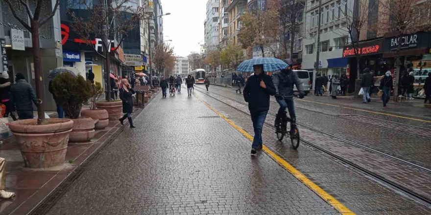 Eskişehir’de yağışlı hava etkili olmaya başladı