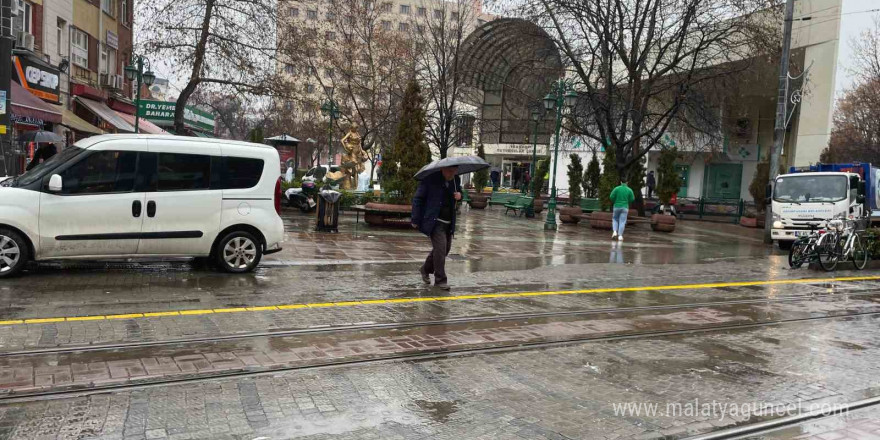 Eskişehir’de yağmur kent merkezinde yoğunluğu azalttı