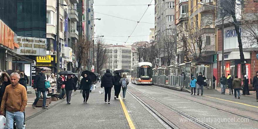 Eskişehir’de yağmur vatandaşlara zor anlar yaşattı