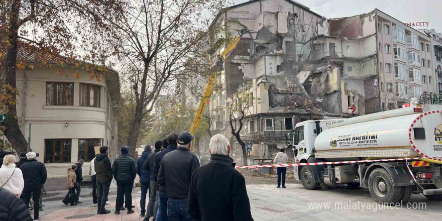 Eskişehir’de yıkım çalışması “kapalı gişe” devam ediyor