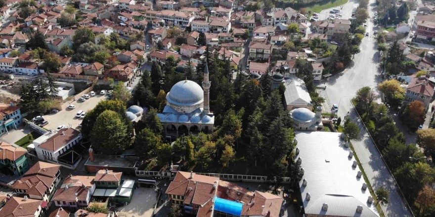 Eskişehir’de yüzyıllardır ayakta kalan tarihi cami vatandaşları cezbediyor