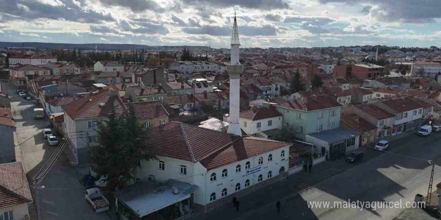 Eskişehir’deki Yavuz Camii’nin duvarına “Bence affeder, gel konuş istersen” pankartı asıldı