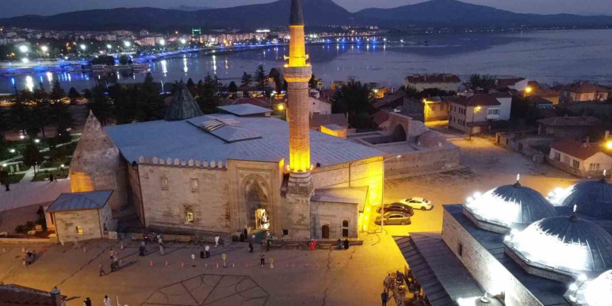 Eşrefoğlu Camisi’ni tatilde 21 bin 801 kişi ziyaret etti