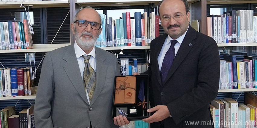 ETÜ Kütüphanesi, Prof. Dr. Turgut Karabey’in kitap bağışı ile akademik mirasını güçlendiriyor