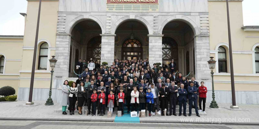 EVA TINY’e İstanbul Valisi Gül’den ödül