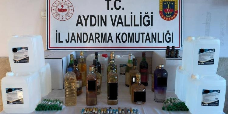 Evde ürettikleri kaçak alkolleri satan şüpheliler yakalandı