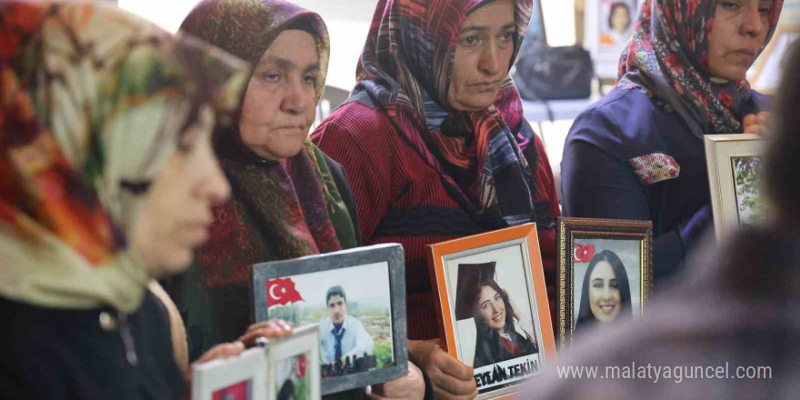 Evlat nöbetindeki annelerden kararlılık vurgusu: “Bu düşmanın karşısında dimdik duracağım, boynumu eğmeyeceğim”