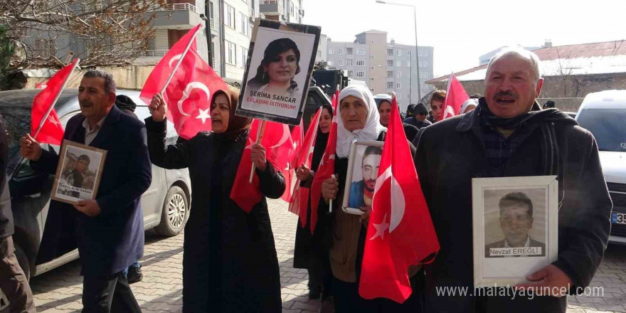 Evlatları dağa kaçırılan anne ve babalardan çocuklarına umutlu çağrı