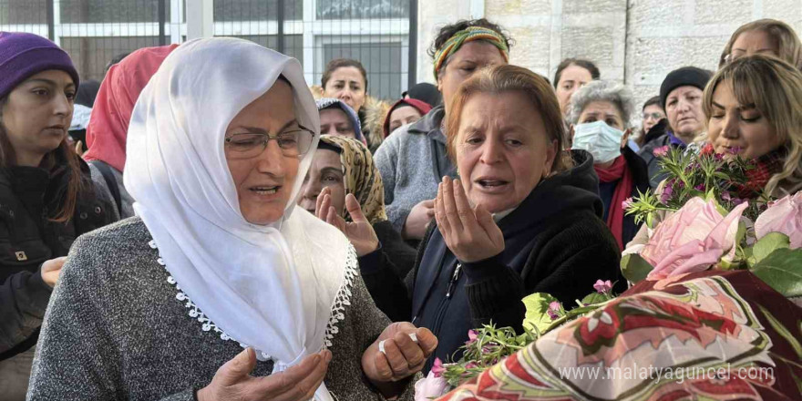 Eyüpsultan’da eşi tarafından silahla vurularak öldürülen kadın son yolculuğuna uğurlandı