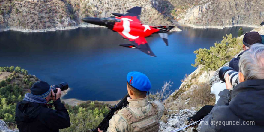 F-4E Phantom uçakları Sakarya Nehri’nin üzerinden uçtu