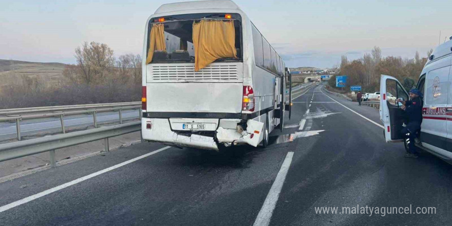 Fabrika servis otobüsü kaza yaptı, 10 işçi yaralandı