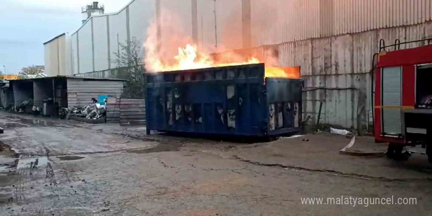 Fabrikanın geri dönüşüm konteynırı yandı