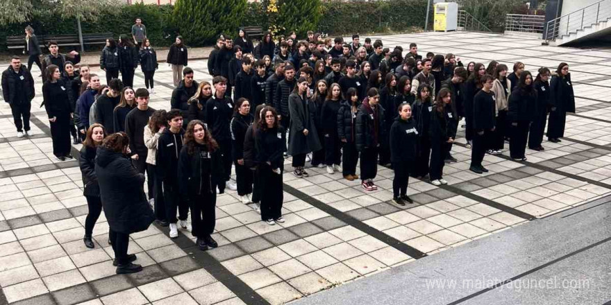 Feci kazanın ateşi Bursa’ya düştü...Genç öğretmen ve küçük çocuğu kaza kurbanı