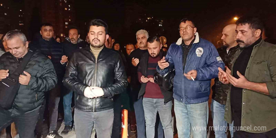 Ferdi Tayfur’un sevenleri dua edip gözyaşlarına boğuldu