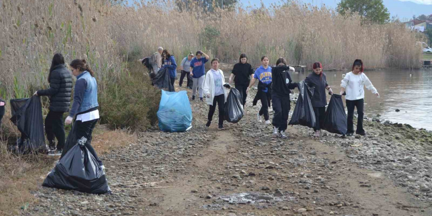 Fethiye Ördek Adası ve Kuş Cenneti’nde temizlik çalışması yapıldı