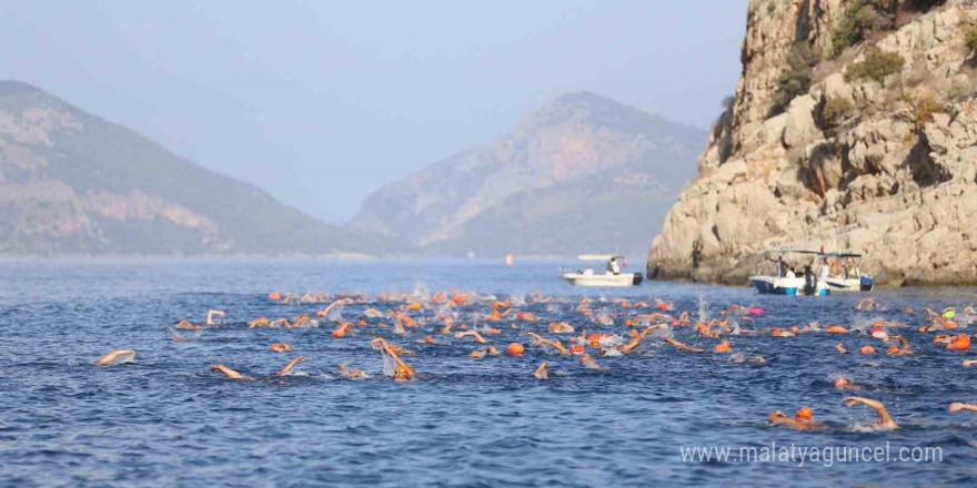 Fethiye’de Açık Su Yüzme Yarışı büyük ilgi gördü