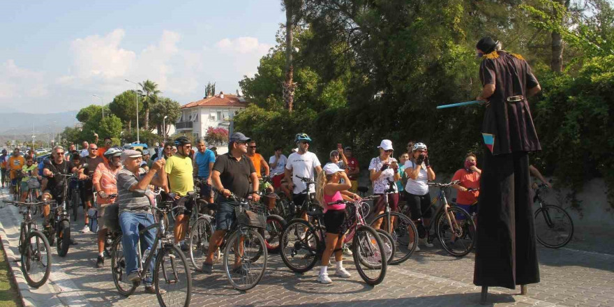 Fethiye’de ’Arabasız Gün’ bisiklet etkinliği ilgi gördü