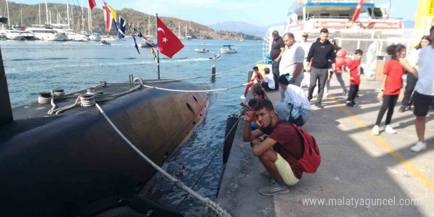 Fethiye’de Burakreis Denizaltısı Ve Sahil Güvenlik Botu ziyarete açıldı