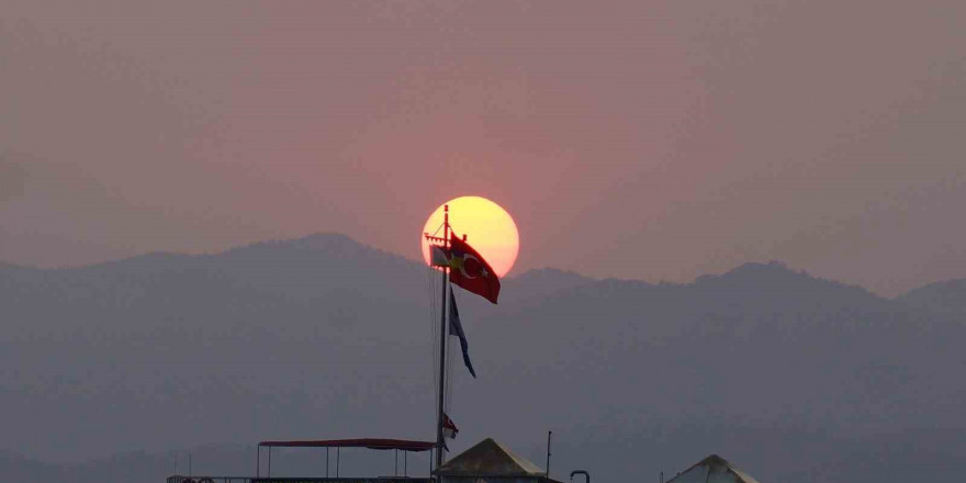 Fethiye’de gün batımı görsel şölen oluşturdu