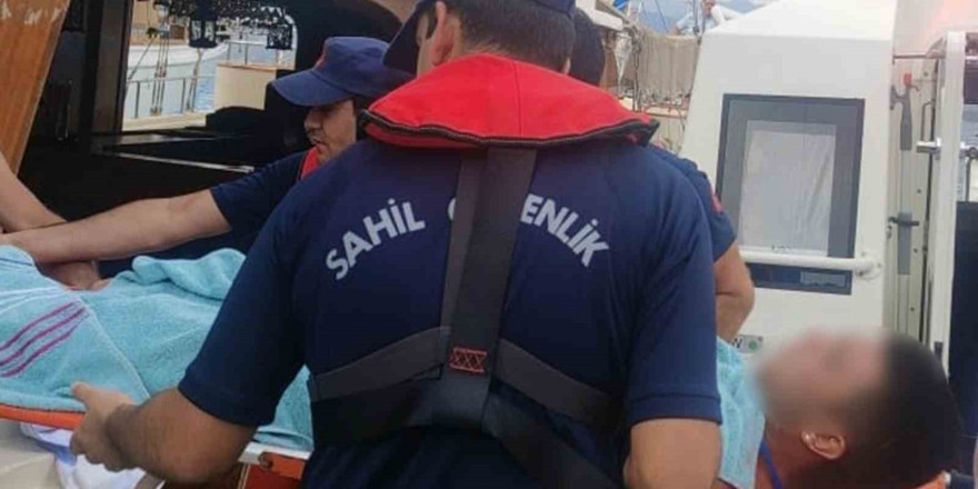 Fethiye’de teknede yaralanan iki vatandaşa Sahil Güvenlikten tıbbi tahliye