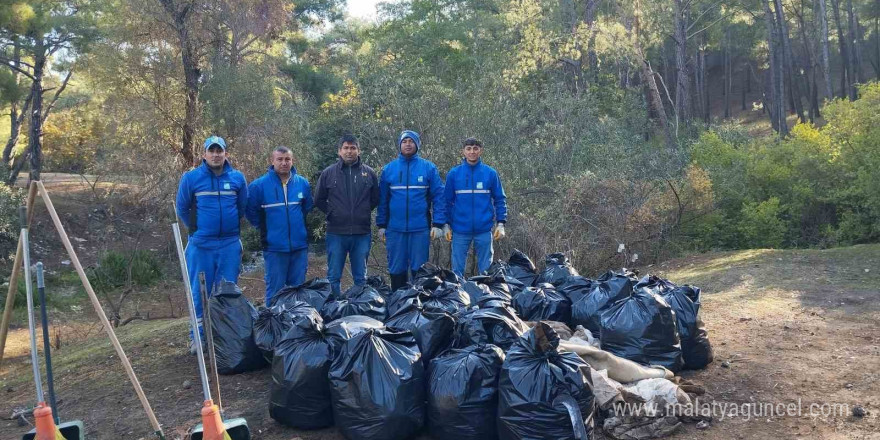 Fethiye’deki Çırpı Mesire Alanı, belediye ekiplerince temizlendi