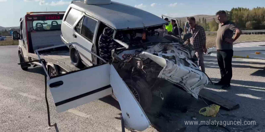 Fiat Tofaş hurdaya döndü: 2 ağır yaralı