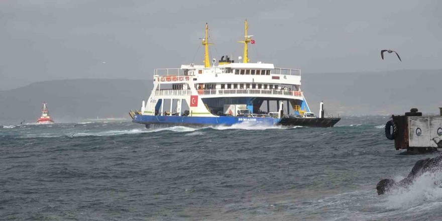 Fırtına nedeniyle Çanakkale Boğazı’ndaki tüm feribot seferleri durduruldu