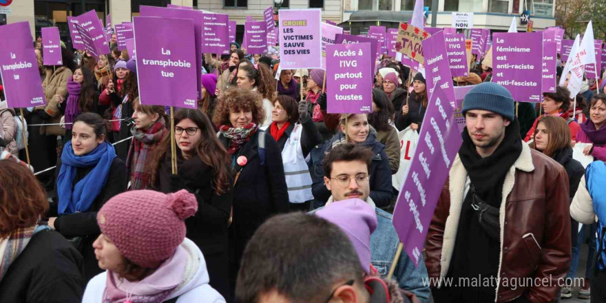 Fransa’da binlerce kişi “kadına yönelik şiddete karşı” yürüdü