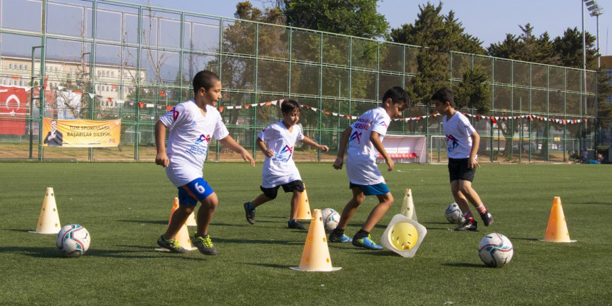 Futbol kursları yaz döneminde çocukların gözdesi oldu