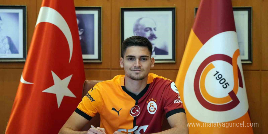 Galatasaray, iki genç futbolcunun sözleşmesini uzattı