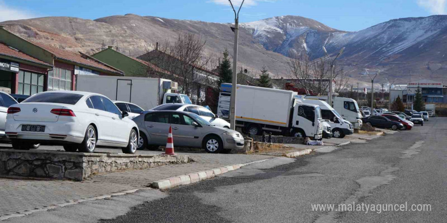 Galericiler araç alım satımındaki yeni sigorta uygulamasına düzenleme istiyor