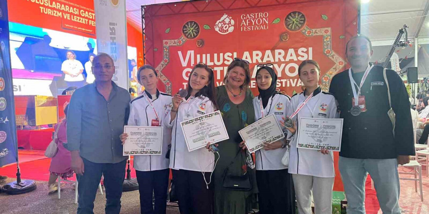 Gastro Afyon’da madalya kazanan öğrencilere tebrik