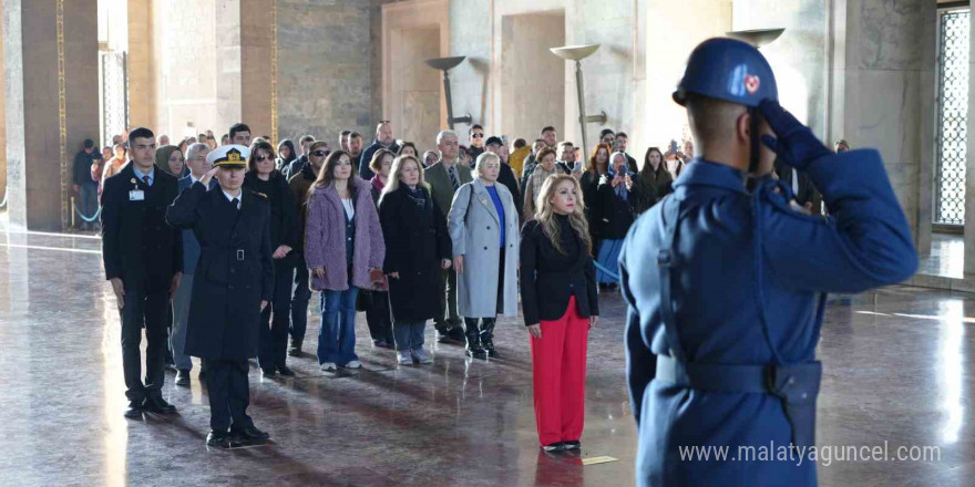 Gazeteciler Ata’nın huzurunda