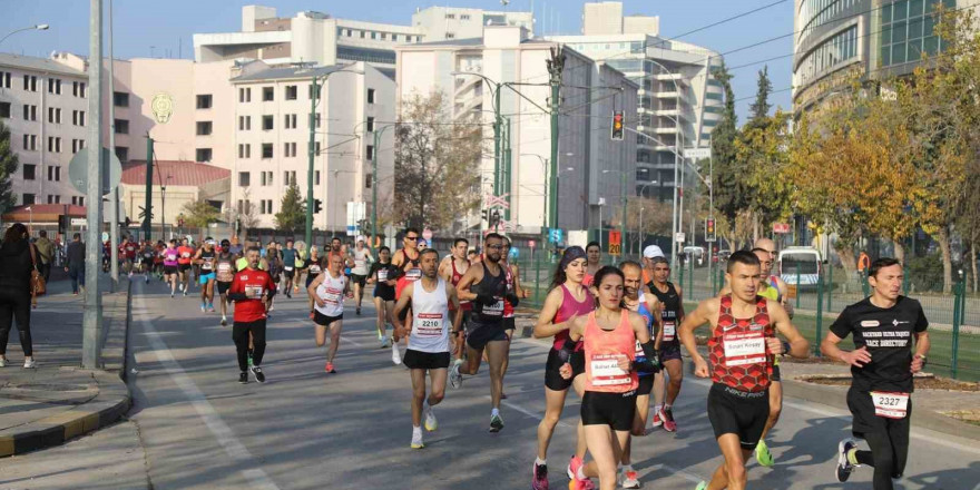 Gazi yarı maratonu, 7’den 70’e beğeni topladı