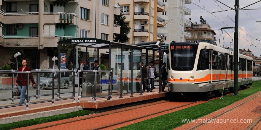 Gaziantep Büyükşehir, yüzbinlerce gence 22 ücretsiz biniş hakkı tanıdı