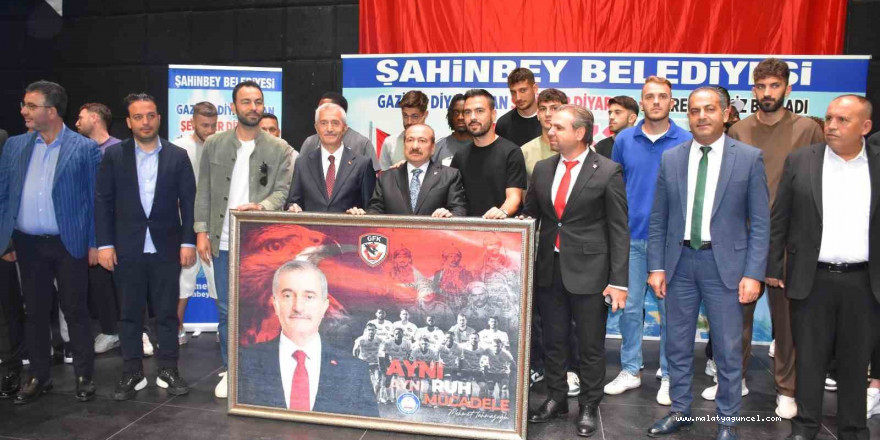 Gaziantep FK futbolcuları, Şahinbeyli öğrencilerle buluştu