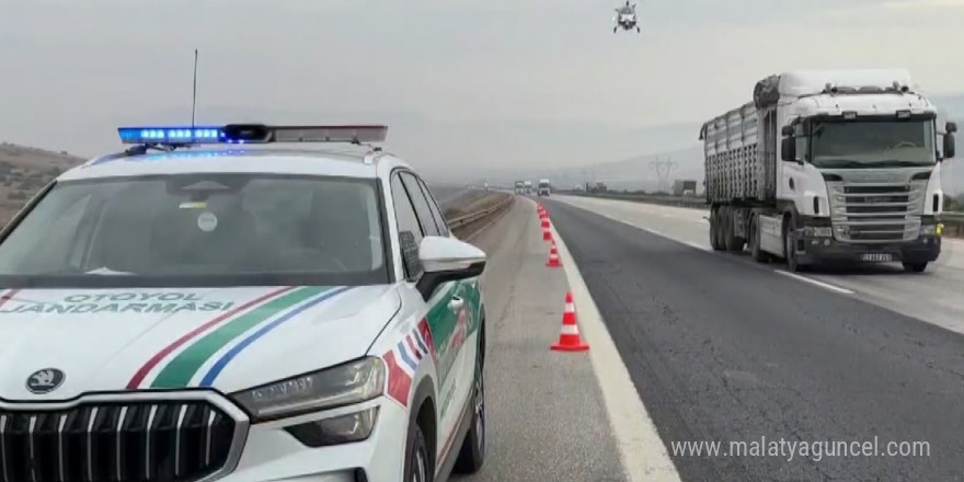 Gaziantep jandarmasından otoyolda cayrokopter destekli trafik denetimi