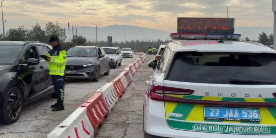 Gaziantep jandarmasından otoyolda cayrokopter destekli trafik denetimi