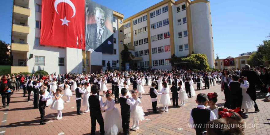 Gaziantep Kolej Vakfı’nı Cumhuriyet coşkusu sardı