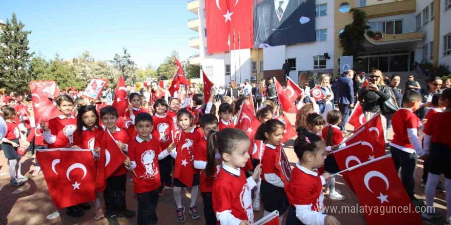 Gaziantep Kolej Vakfı’nı Cumhuriyet coşkusu sardı