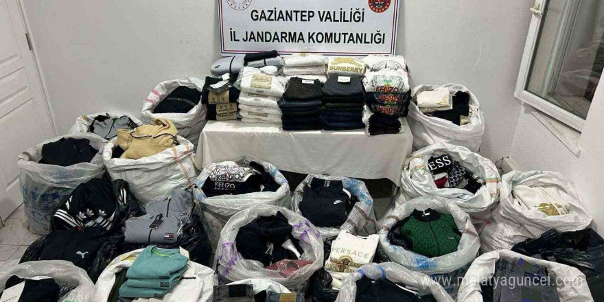 Gaziantep’te 1 milyon 865 bin TL değerinde kaçak kıyafet ele geçirildi