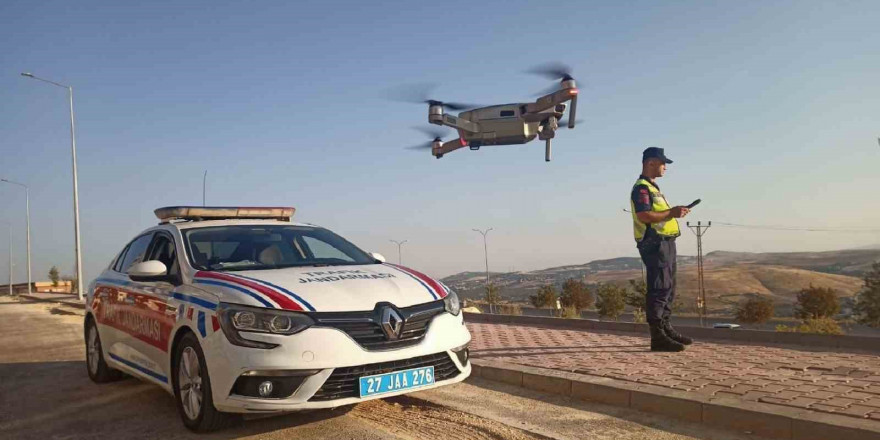 Gaziantep’te jandarmadan drone destekli trafik denetimi