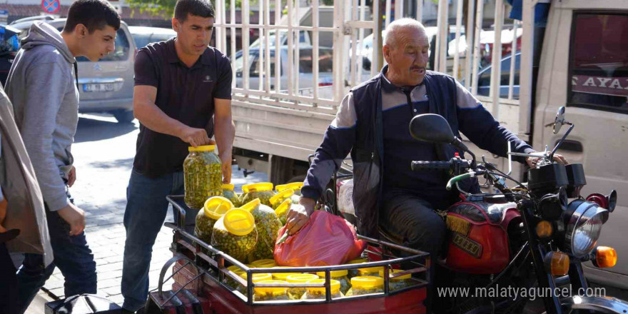 Gaziantep’te yeşil zeytinler tezgaha indi