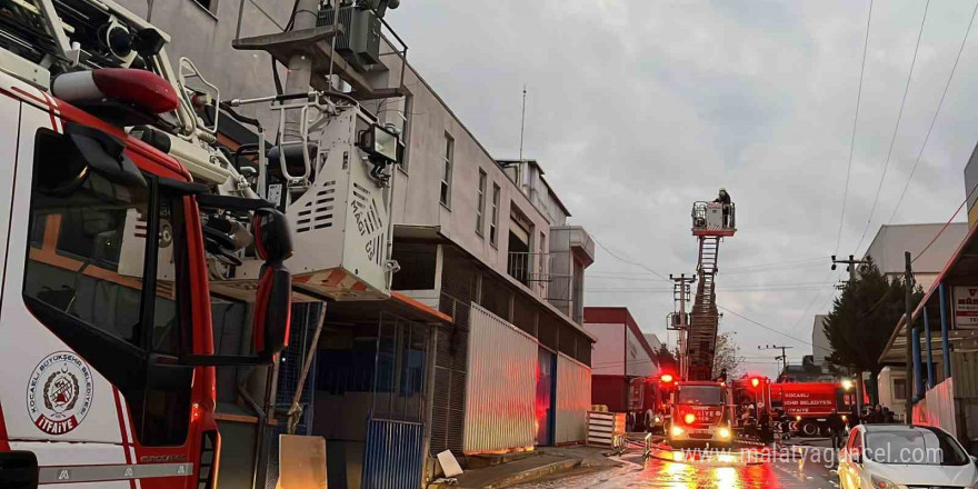 Gebze’de plastik malzeme imalathanede yangın