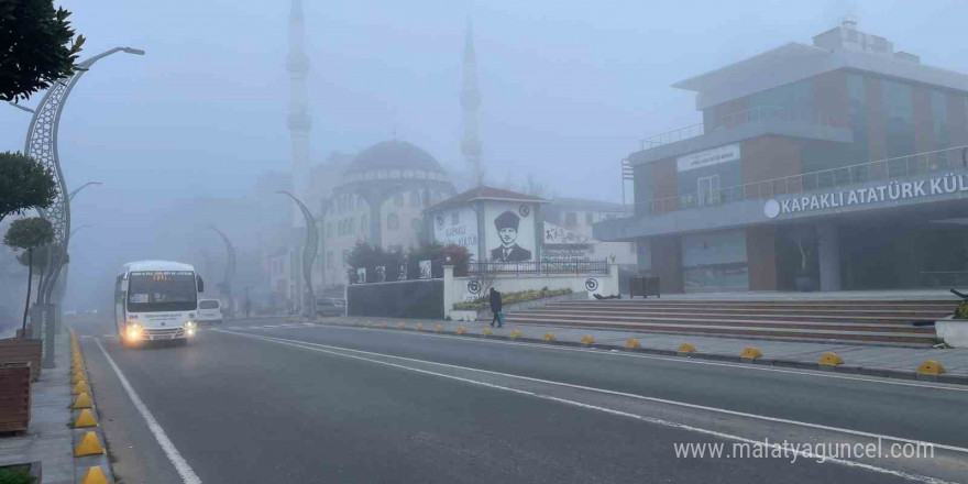 Gece saatlerinde başlayan sis etkisini sürdürüyor