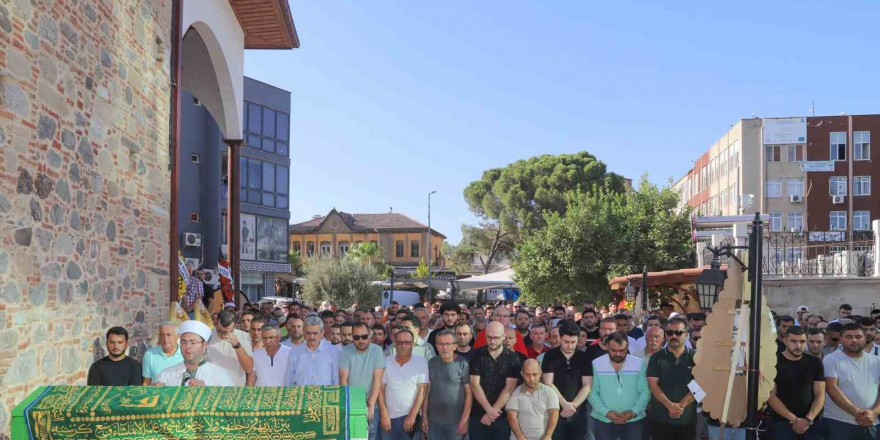 Geçirdiği kap krizi sonucu hayatını kaybeden meclis üyesi Orhan toprağa verildi